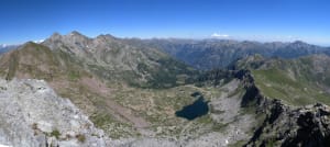 3. La testata del vallone dal Mont Crabun, con le tre Dame di Challant. In primo piano i Piccoli Laghi.
