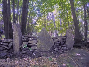 2. Le Peredrette di Donnas, apparizione improvvisa e inquietante all'avventuriero che s'inoltra in questi luoghi misteriosi.
