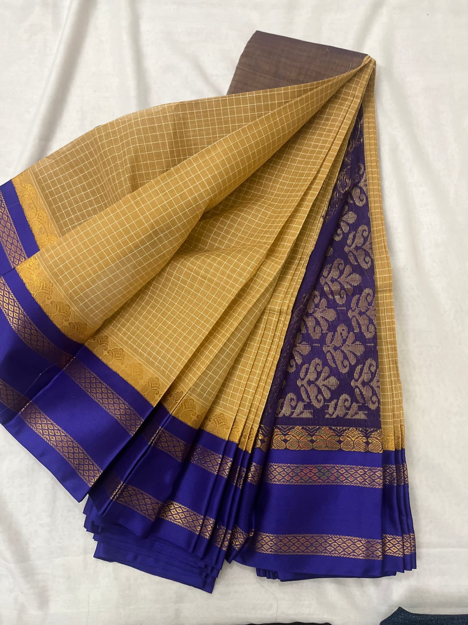 Gadwal Pure Cotton  — Beige with dentex border