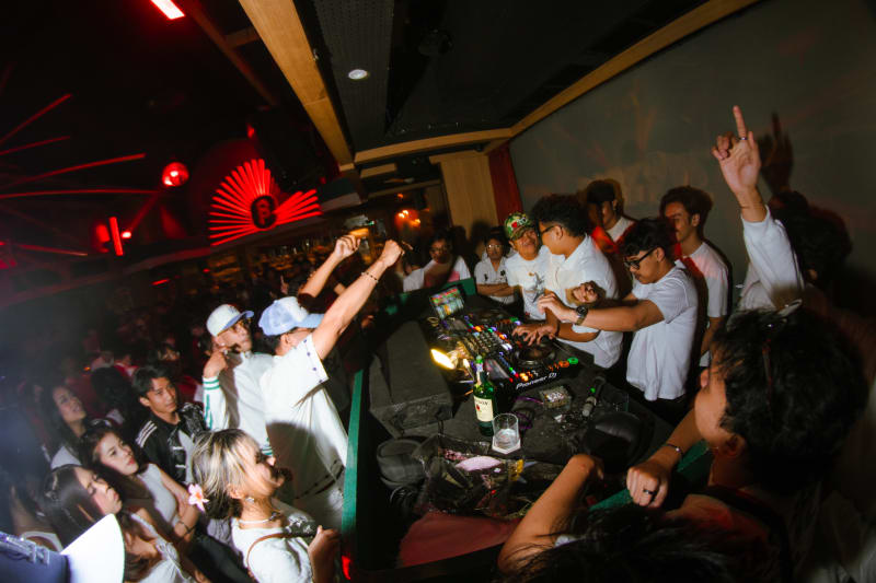 Benz — highlighted photo 4