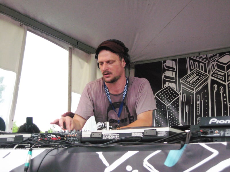 Photo: https://www.flickr.com/people/basic_sounds/ · CC BY-SA 2.0 · Wikimedia Commons