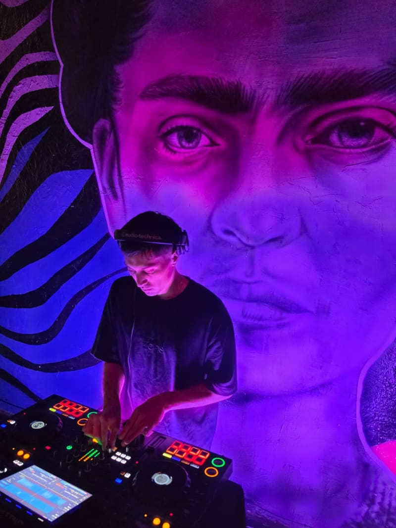 JAYLARA — highlighted photo 1
