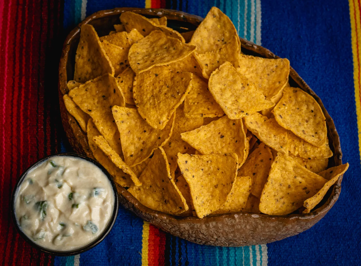 Nachos Con Salsa Crema Agria Al Verdeo