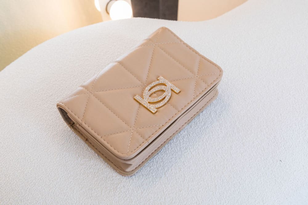 Cartera Nude Bebe Letras Plata
