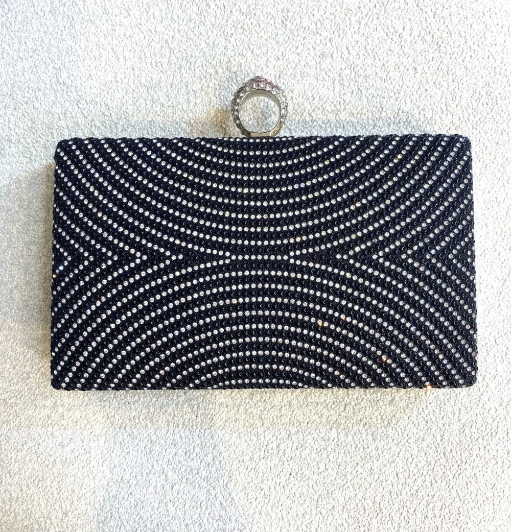 Clutch Negro con Brillos y Agarradera Dedo