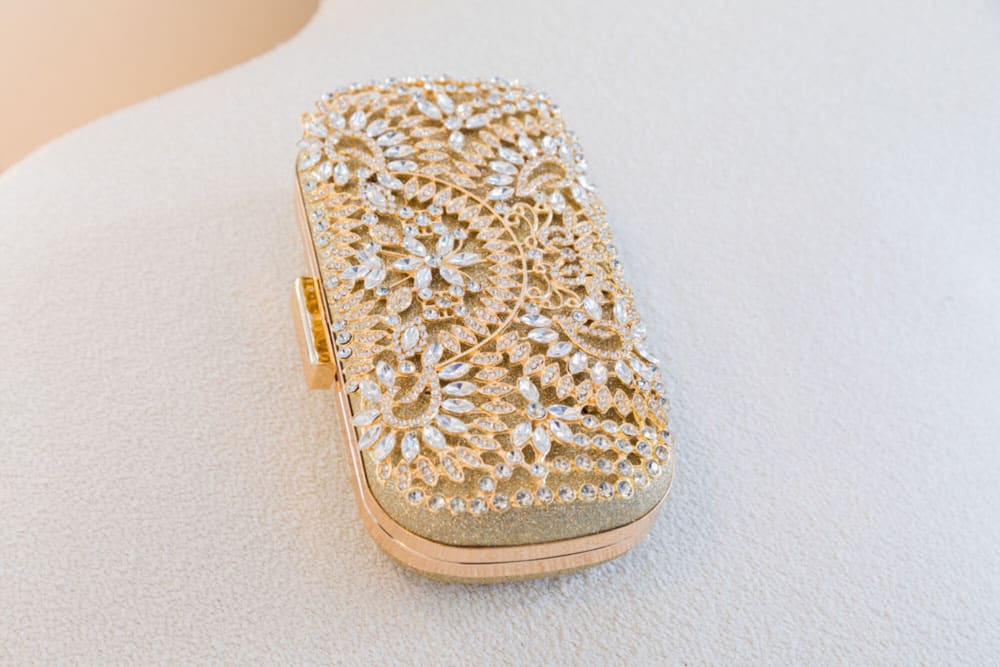 Clutch Ovalado con Brillos Plata y Dorado