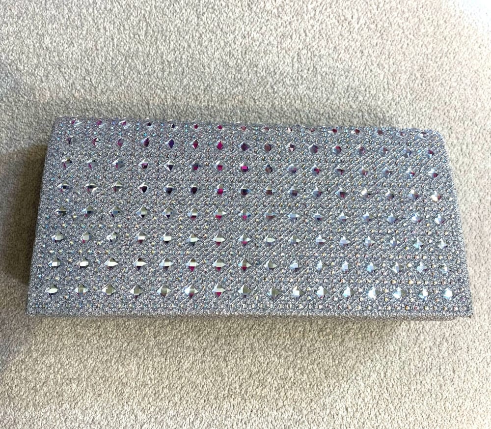 Clutch Plateado con Brillos Rombos