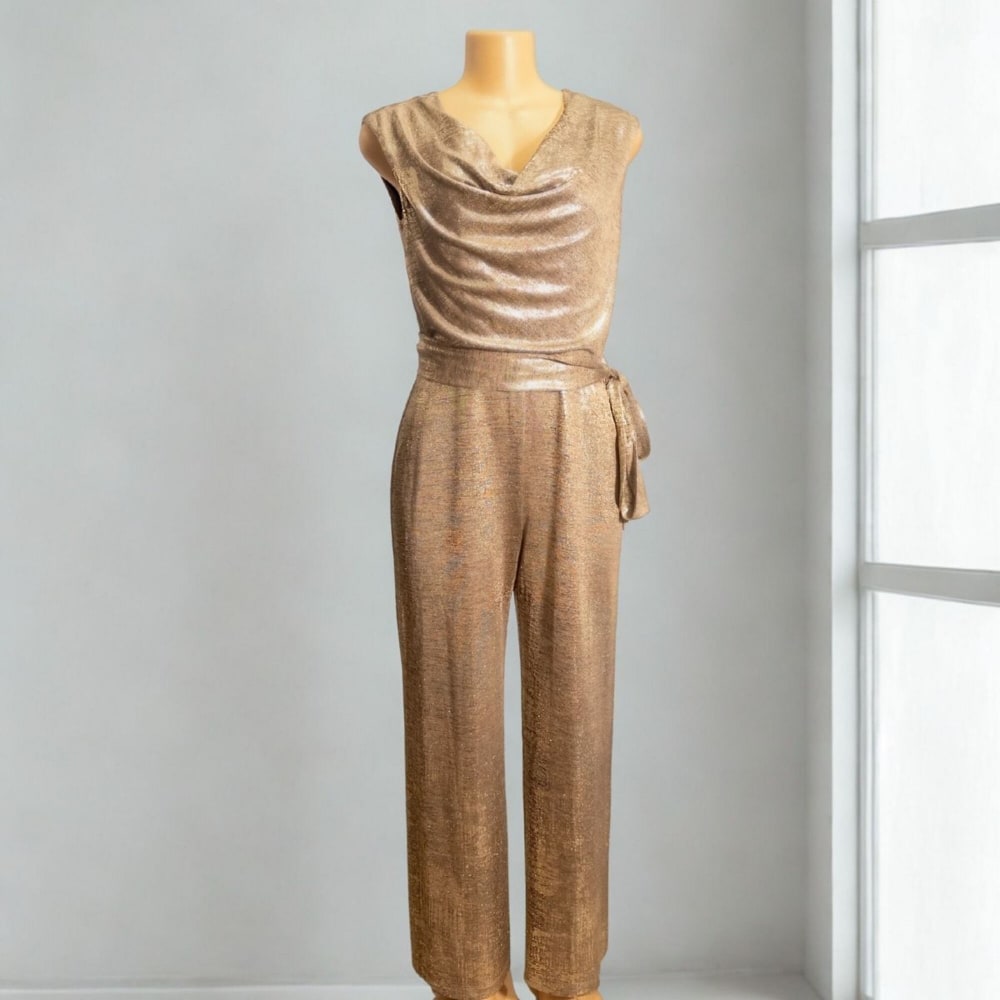 Vestido Dorado Metalizado con Escote Drapeado