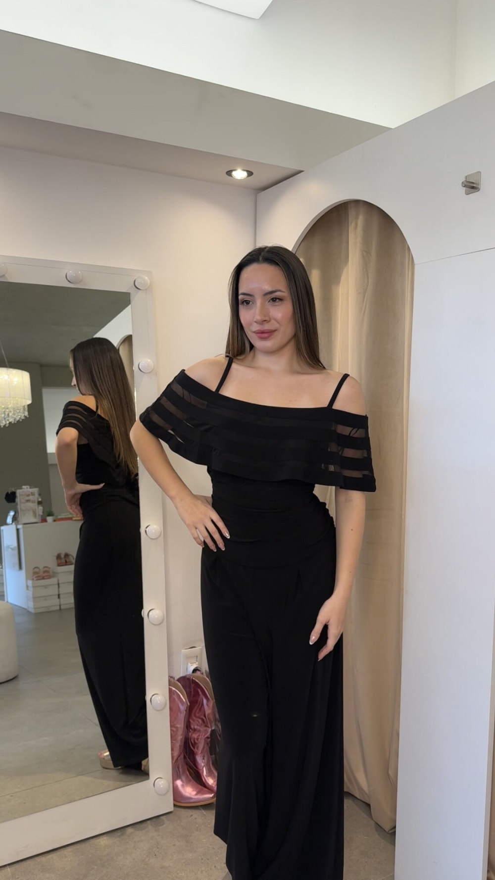 Mono Negro con Frunce en Cintura y Mangas Caidas