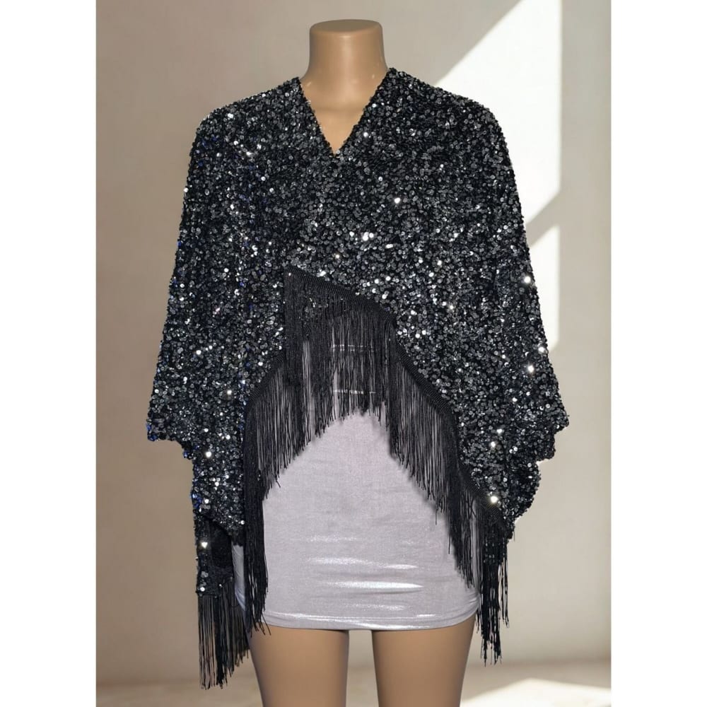 Poncho de Fiesta Negro con Lentejuelas Plata y Flecos — Steve Madden