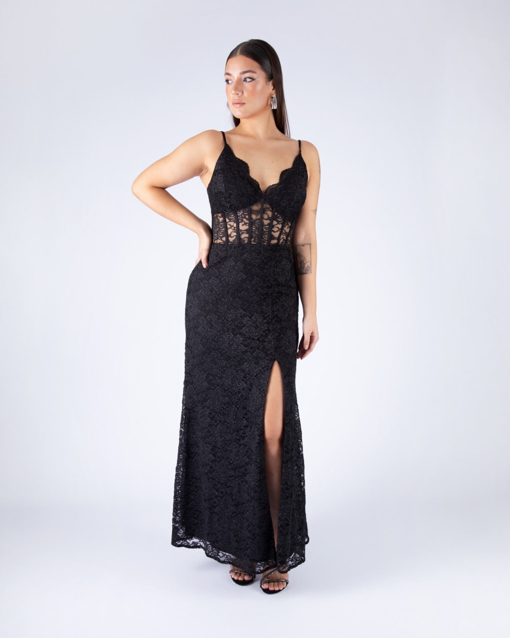 Vestido con Tajo Negro Full Encaje