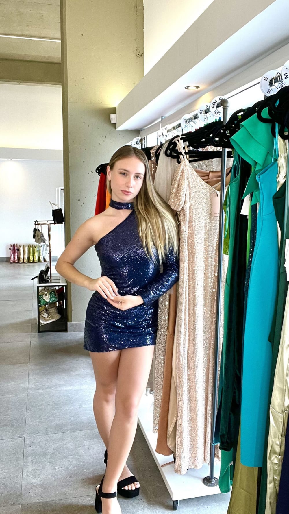 Vestido Corto Azul Lentejuelas una Manga