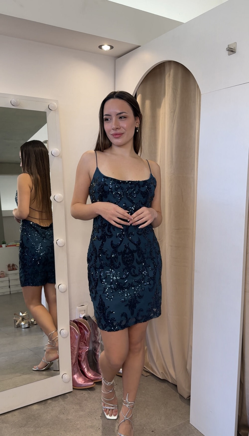 Vestido Corto Color Petróleo con Lentejuelas Espalda Descubierta