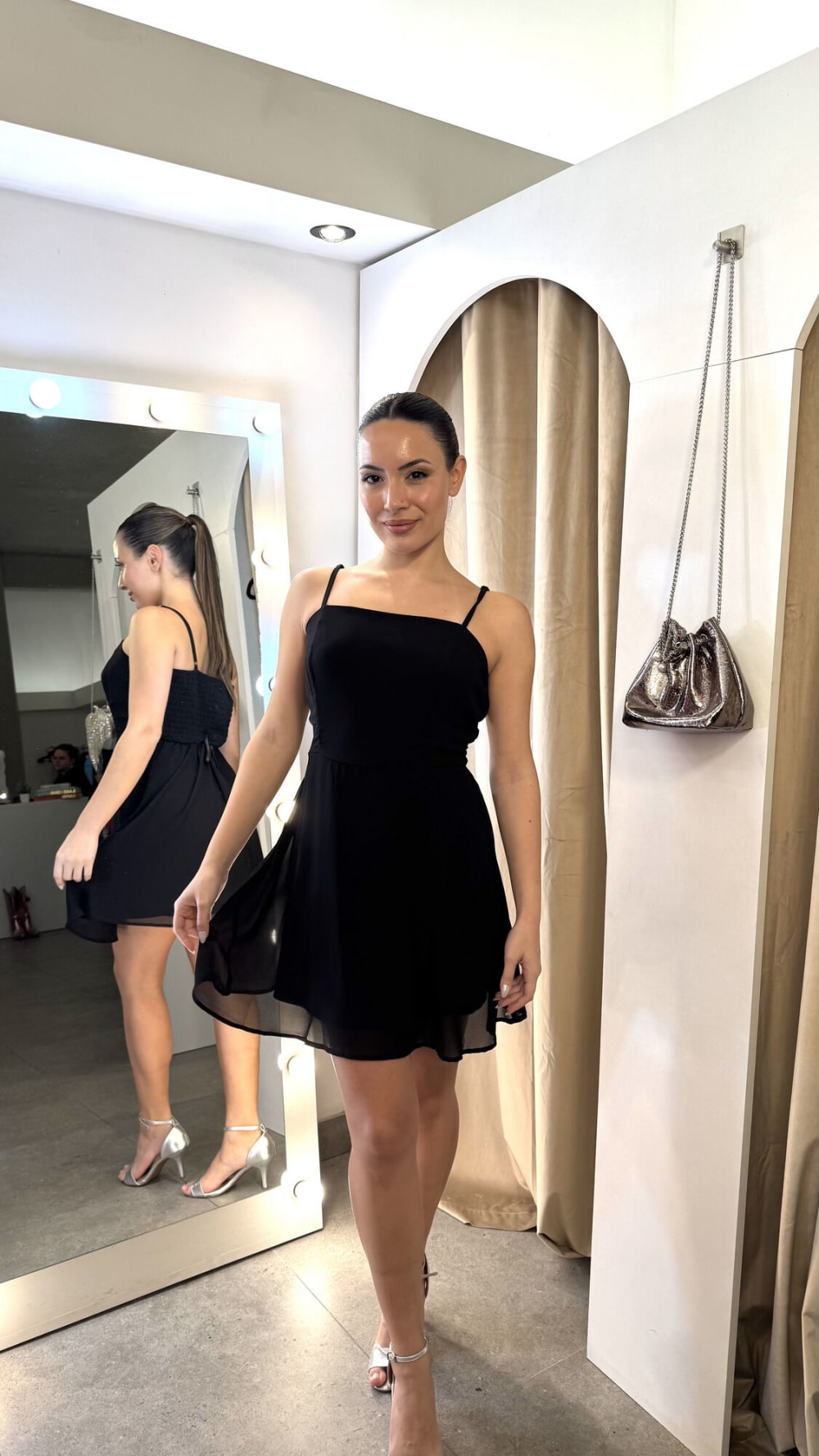 Vestido Corto de Gasa Negro