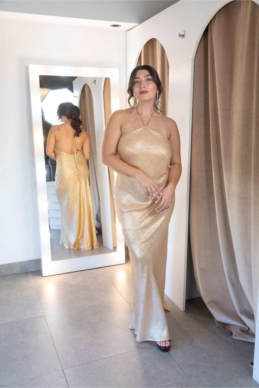 Vestido Dorado — Slip Largo Lamé con Escote Cowl