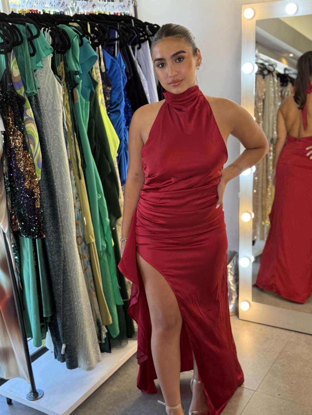 Vestido Halter Bordeaux con Volado