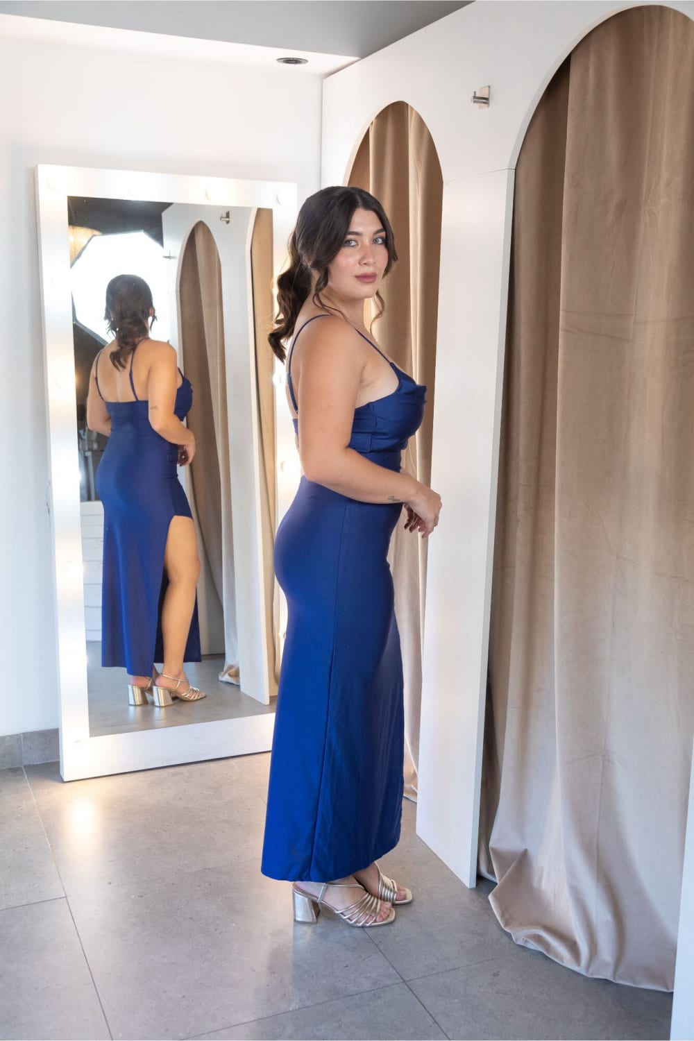 Vestido Largo Azul Clásico con Abertura