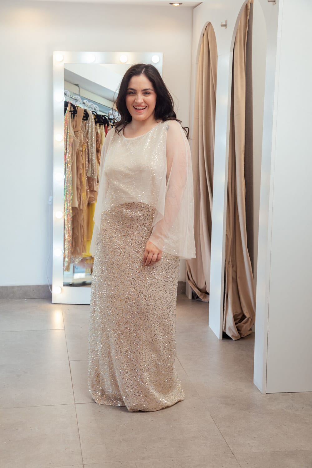 Vestido Largo con Capa de Tul