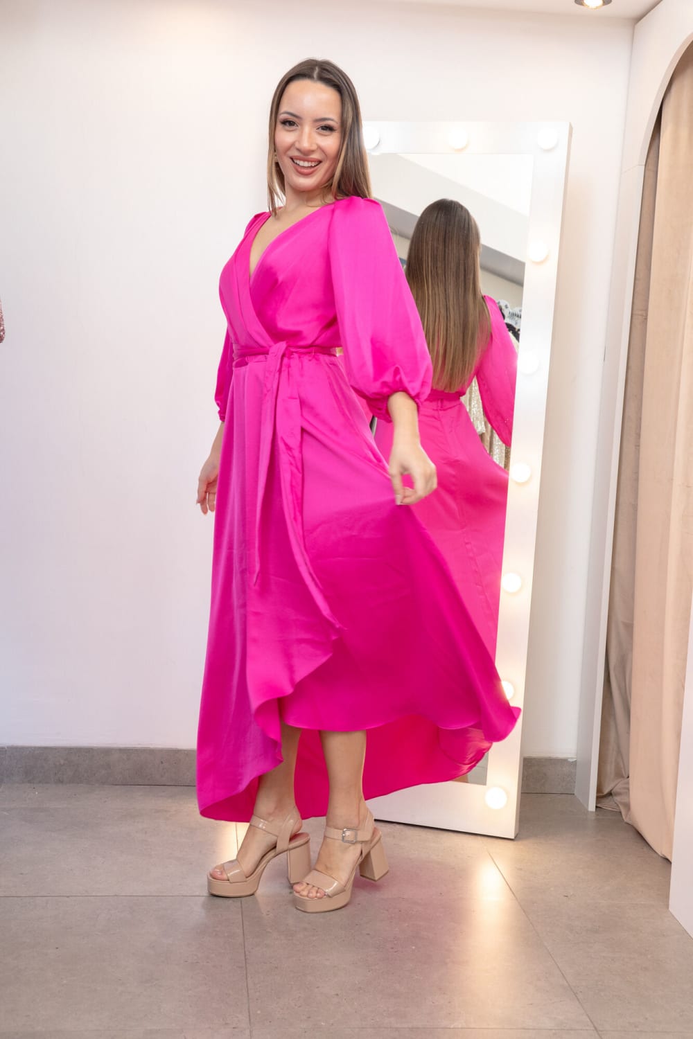 Vestido Largo con Mangas y Lazo Fucsia