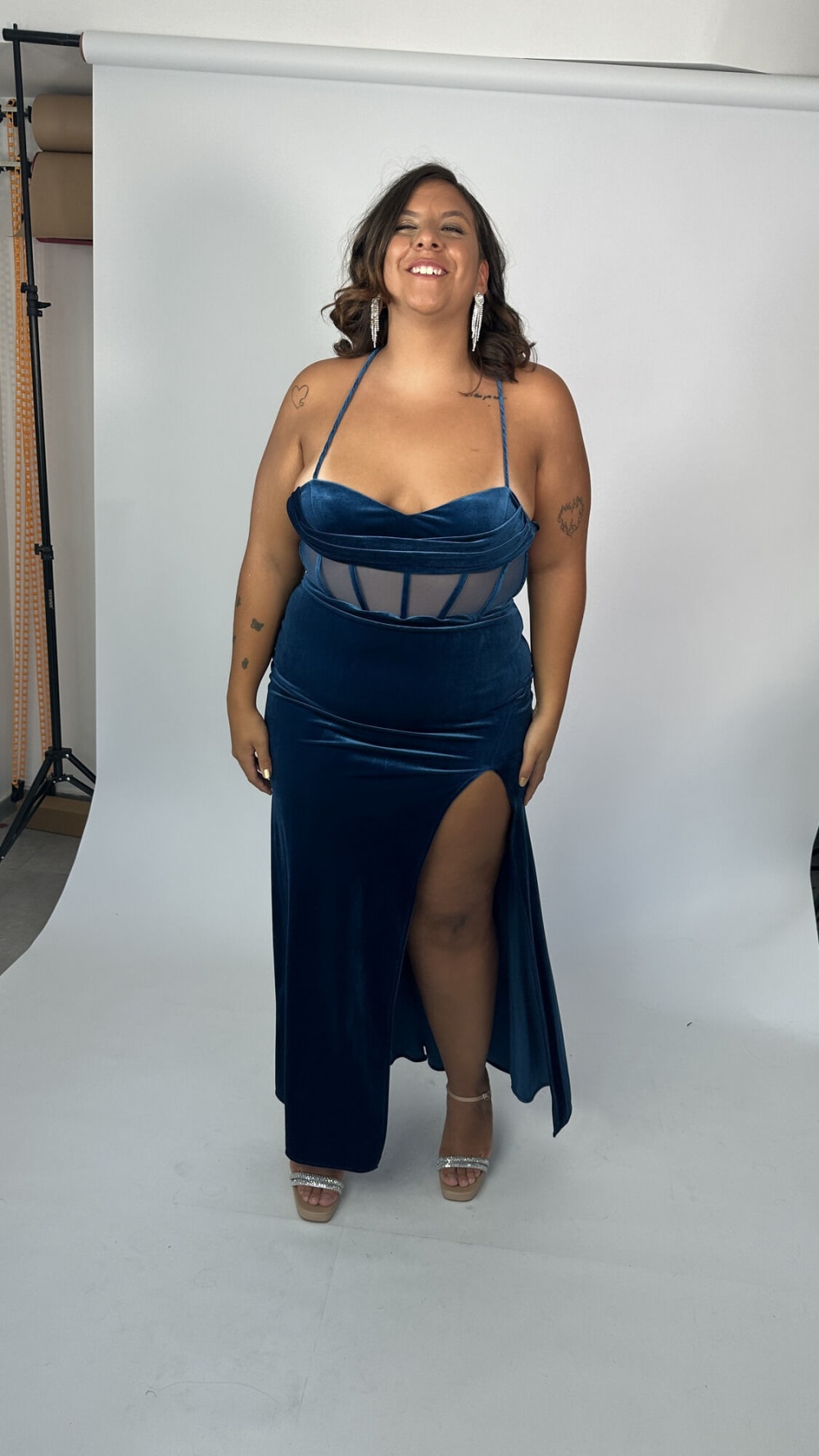 Vestido Largo con Tajo Transparencia Bajo Escote en Corset