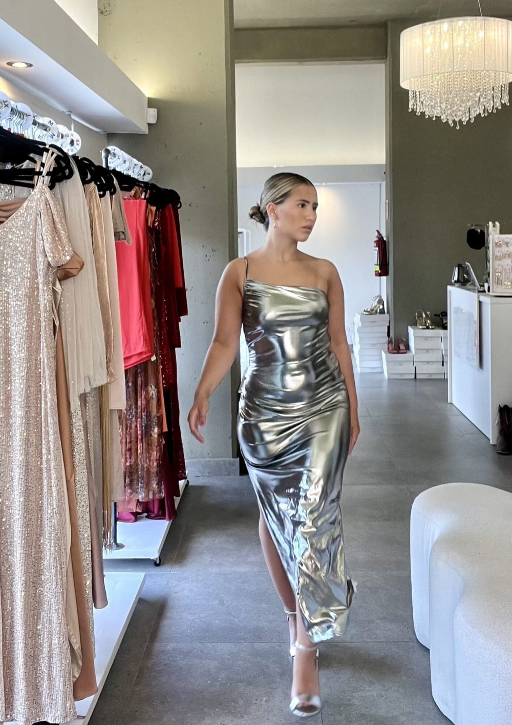 Vestido Largo con Tajo un Bretel Plateado Frunce