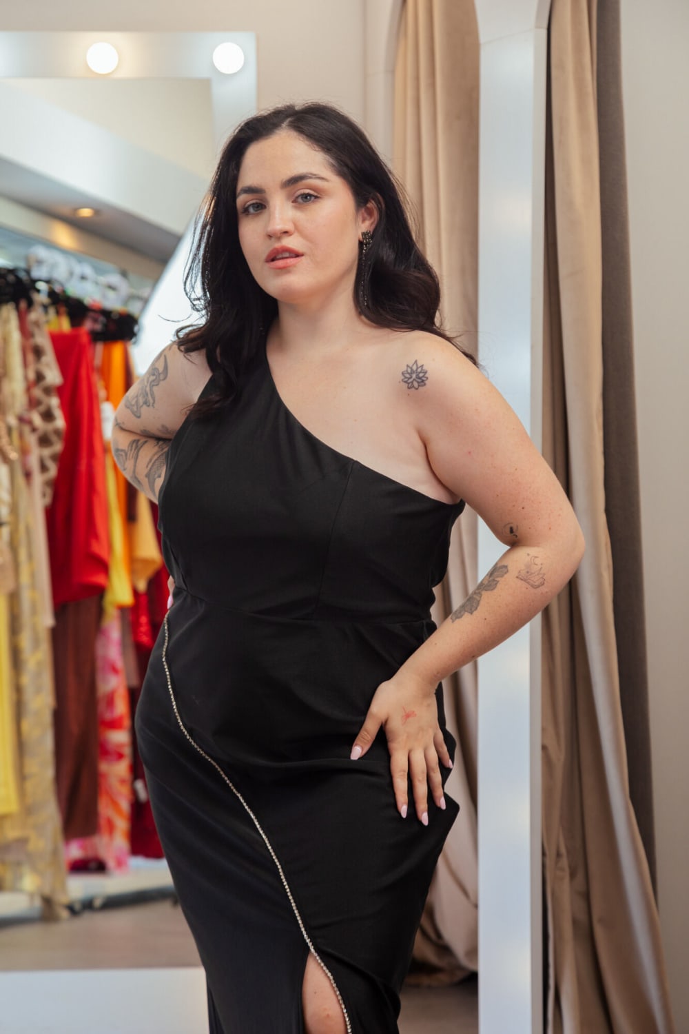 Vestido Largo Negro con Detalle de Brillo Hasta el Largo