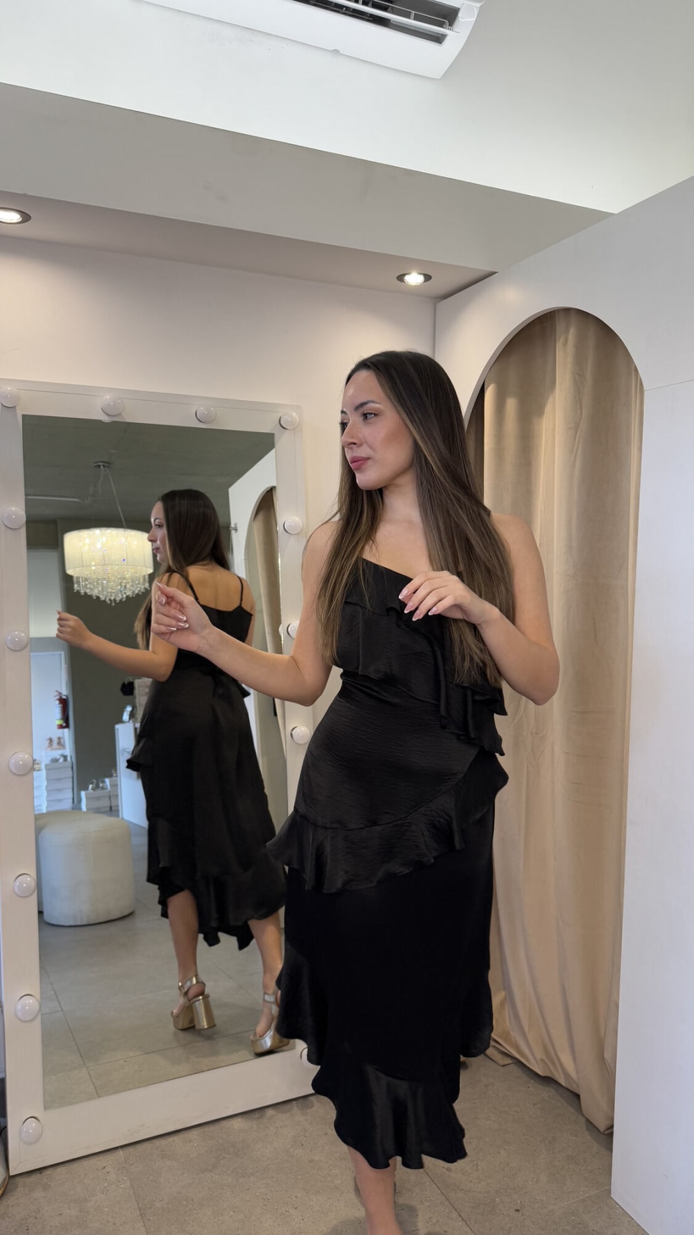 Vestido Largo Negro con Volados