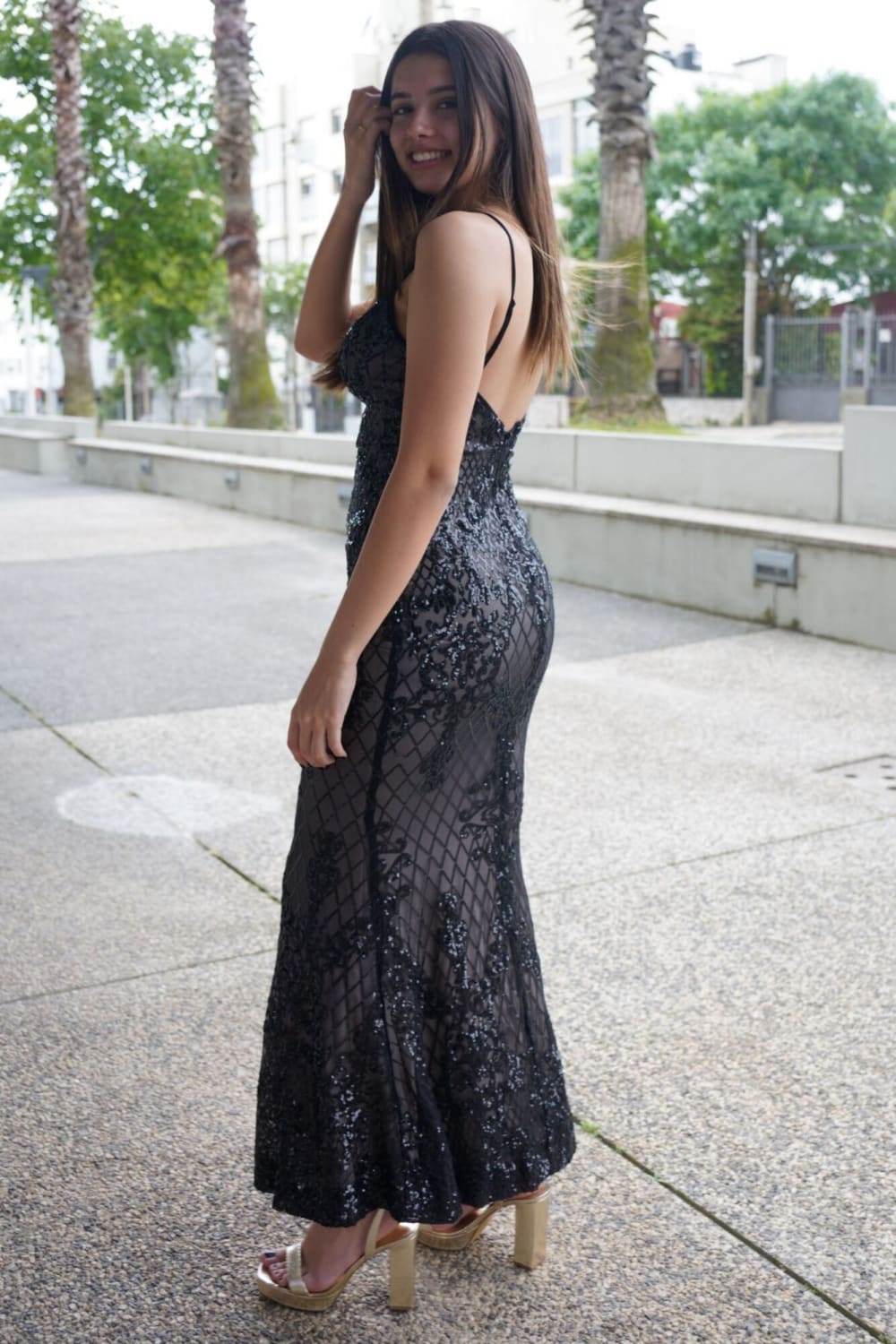 Vestido Sirena de Lentejuelas Escote en V Silueta Esculpida