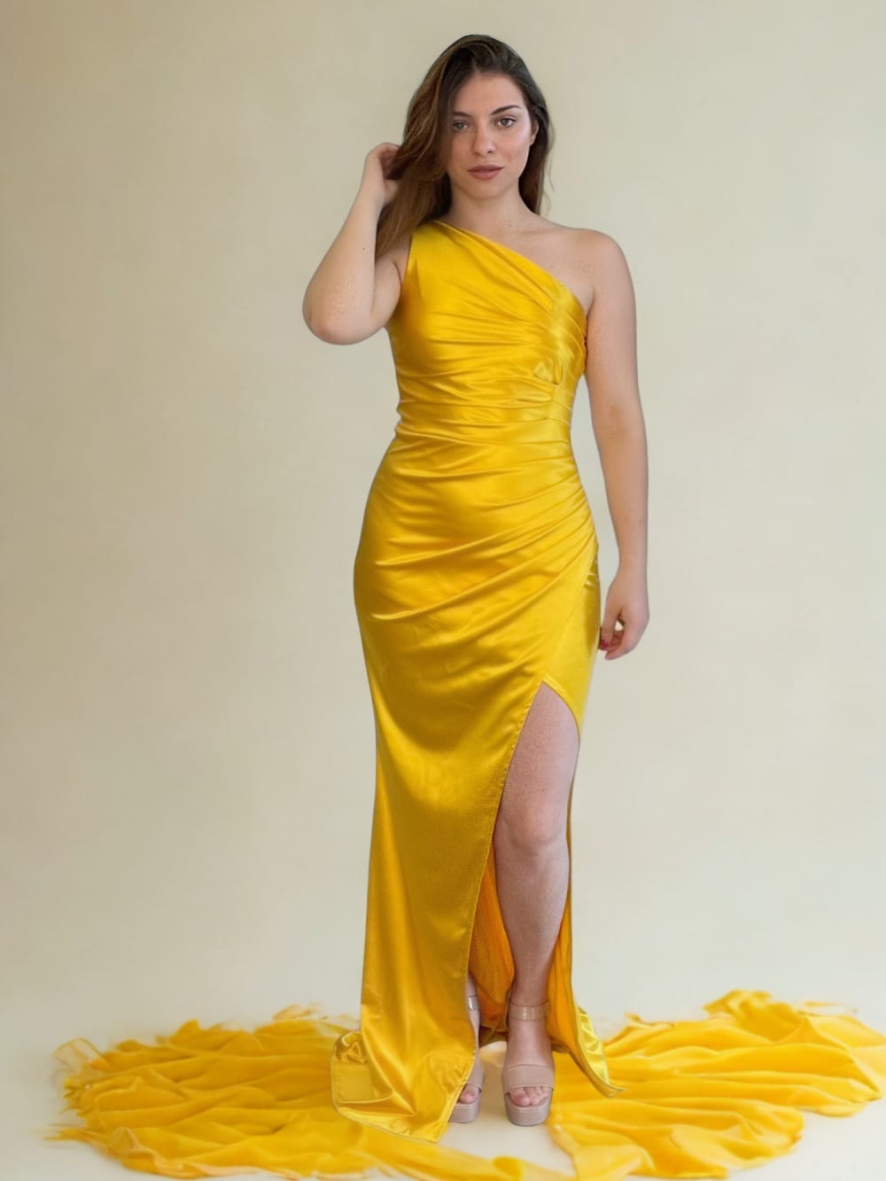 Vestido Amarillo Largo con Tajo