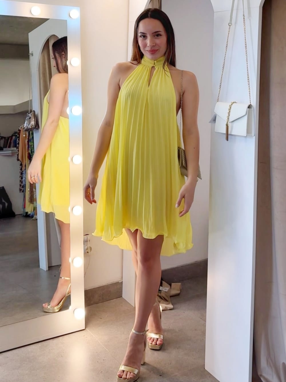 Vestido Corto Amarillo Cuello Halter
