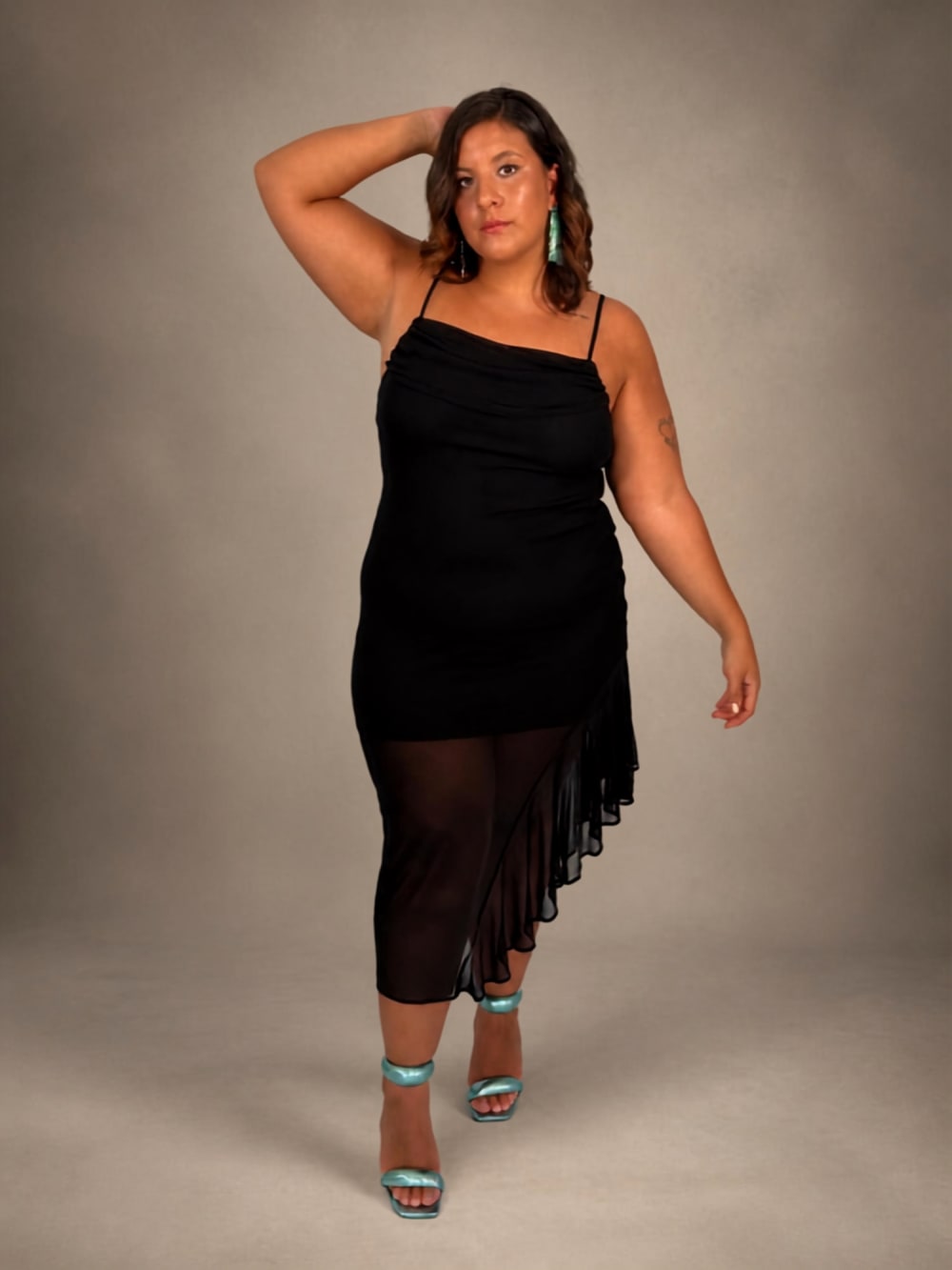 Vestido Negro en Cascada con Tull