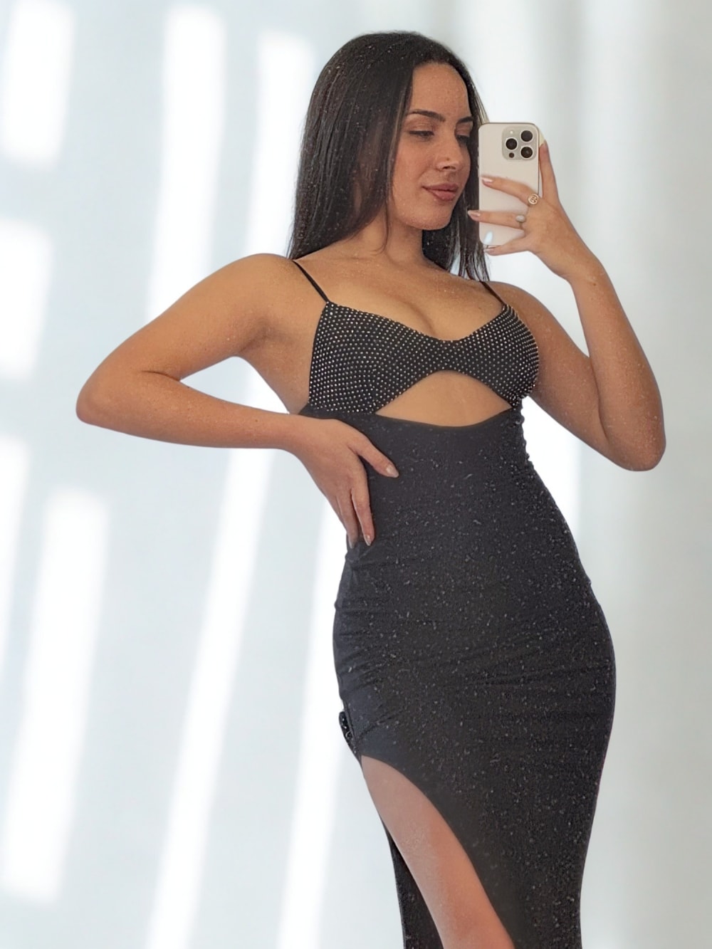Vestido Midi Negro con Strass en Parte Superior
