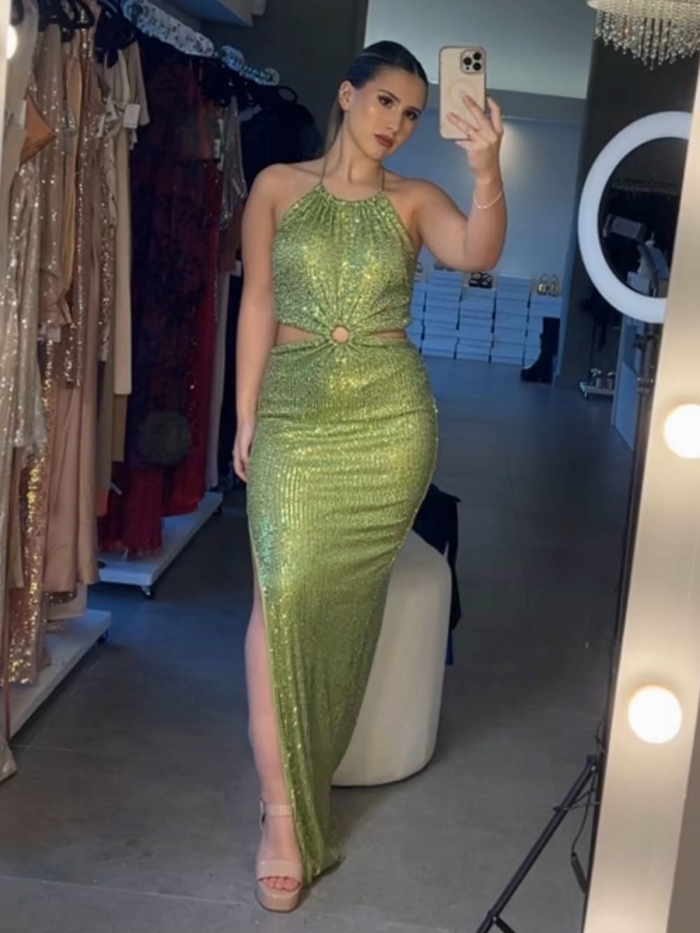 Vestido Largo con Lentejuelas y Aro Uniendo Parte Superior e Inferior
