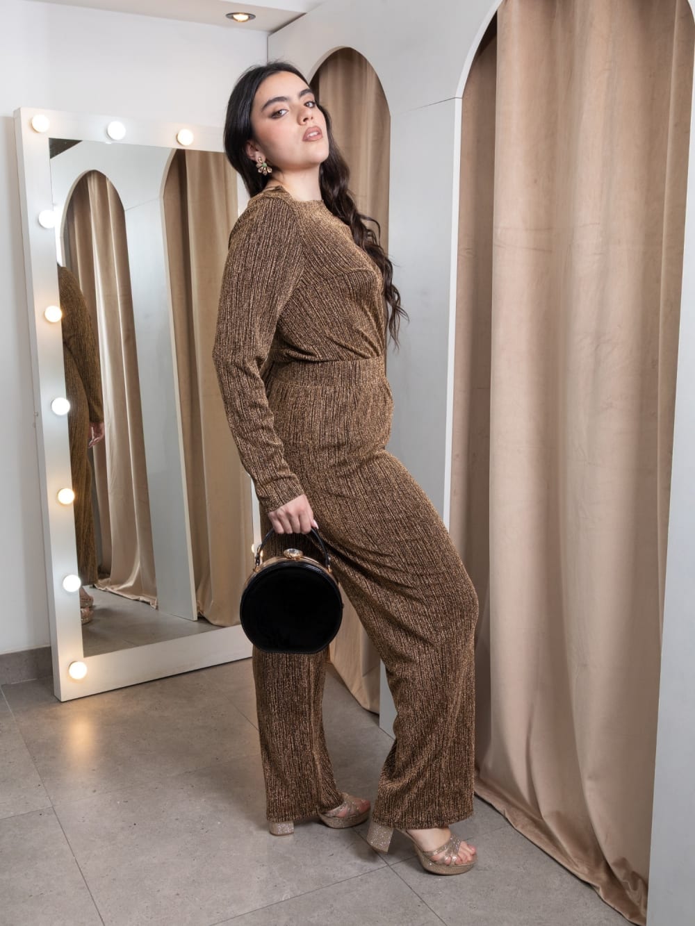 Mono Cobre — Jumpsuit de Lurex Plisado con Manga Larga
