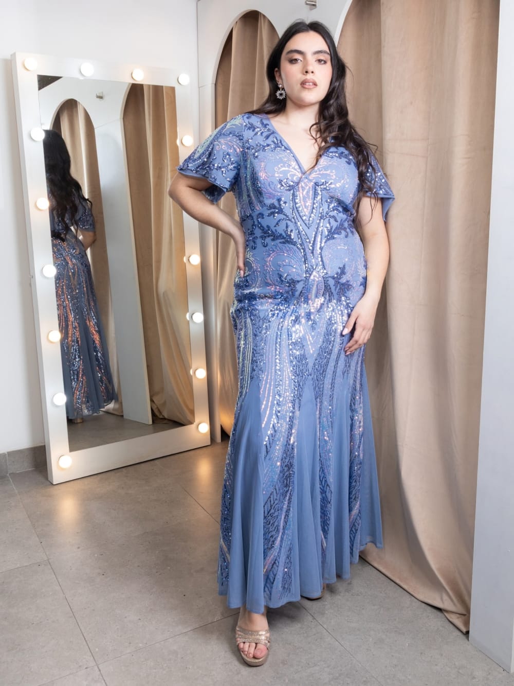 Vestido Aurora — Azul Humo con Bordado de Lentejuelas y Mangas Mariposa