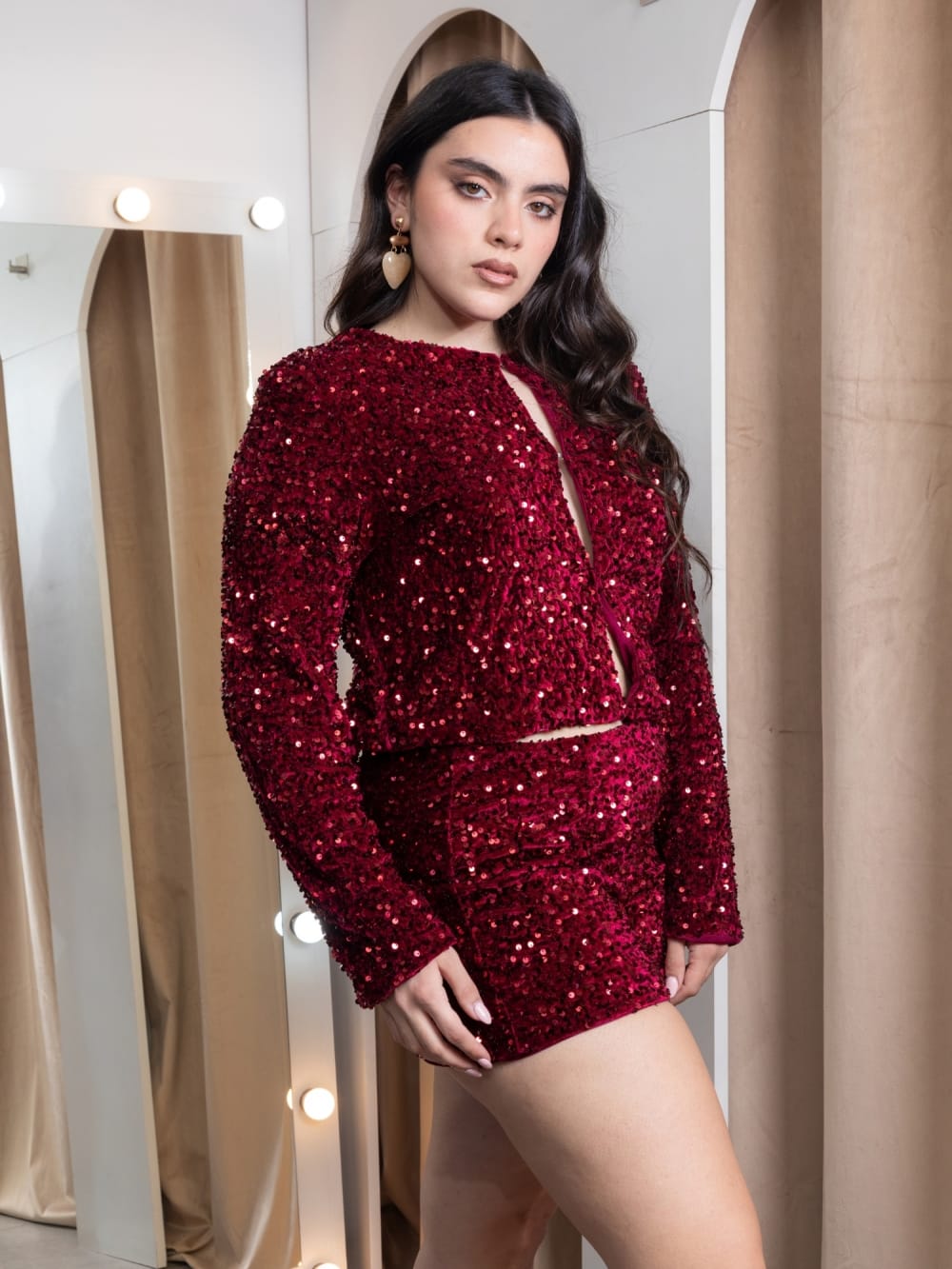 Conjunto Merlot — Top Crop y Short de Terciopelo con Lentejuelas