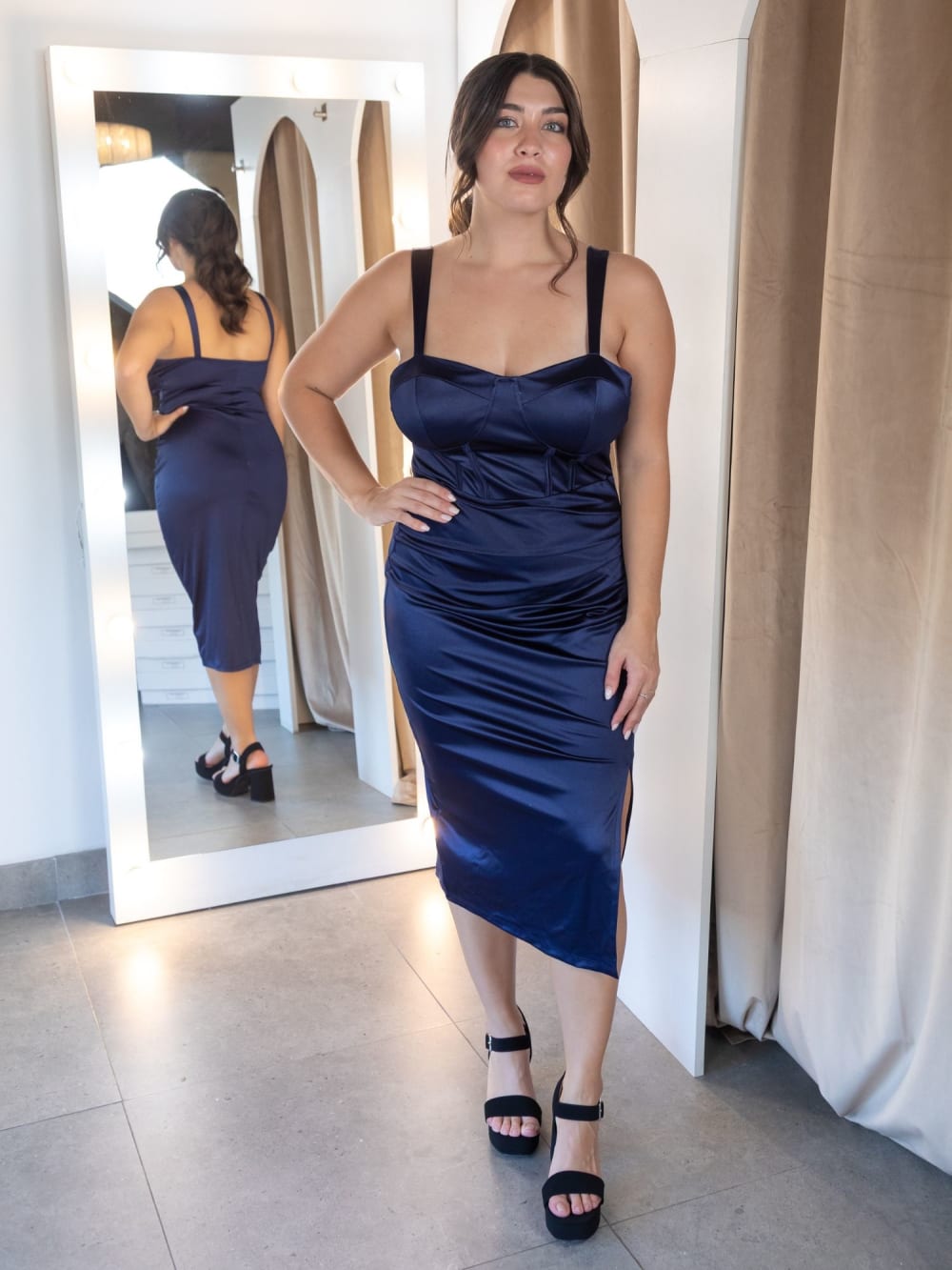 Vestido Cobalto Profundo — Midi de Satén con Corset Drapeado