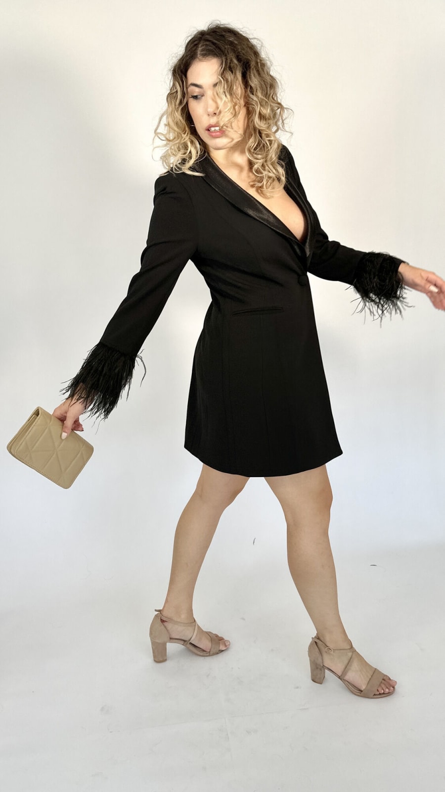 Blazer con Plumas en Mangas