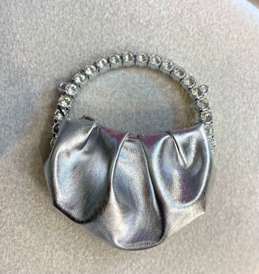 Cartera Mini Plateada con Asa de Piedras