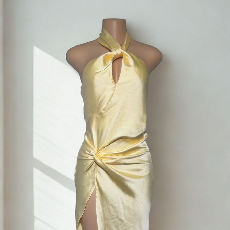Vestido Mimosa — Amarillo Manteca Satén con Escote Halter