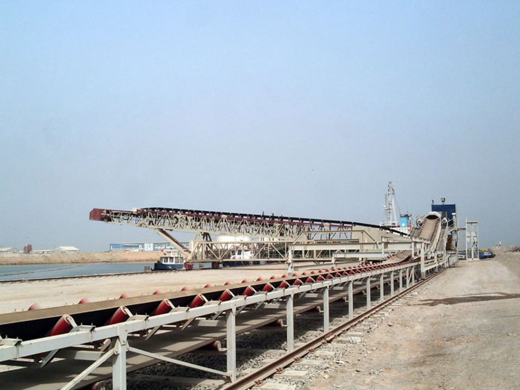 Installation of Jetty conveyor with tripper car to feed 2000 t/h barge loader with rock aggregates