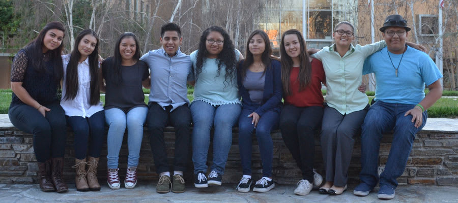Quetzalmama students on a bench.