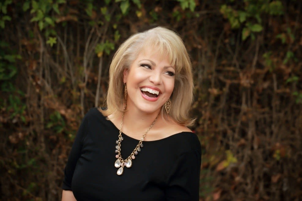 A headshot photo of Quetzalmama also known as Roxanne Ocampo.