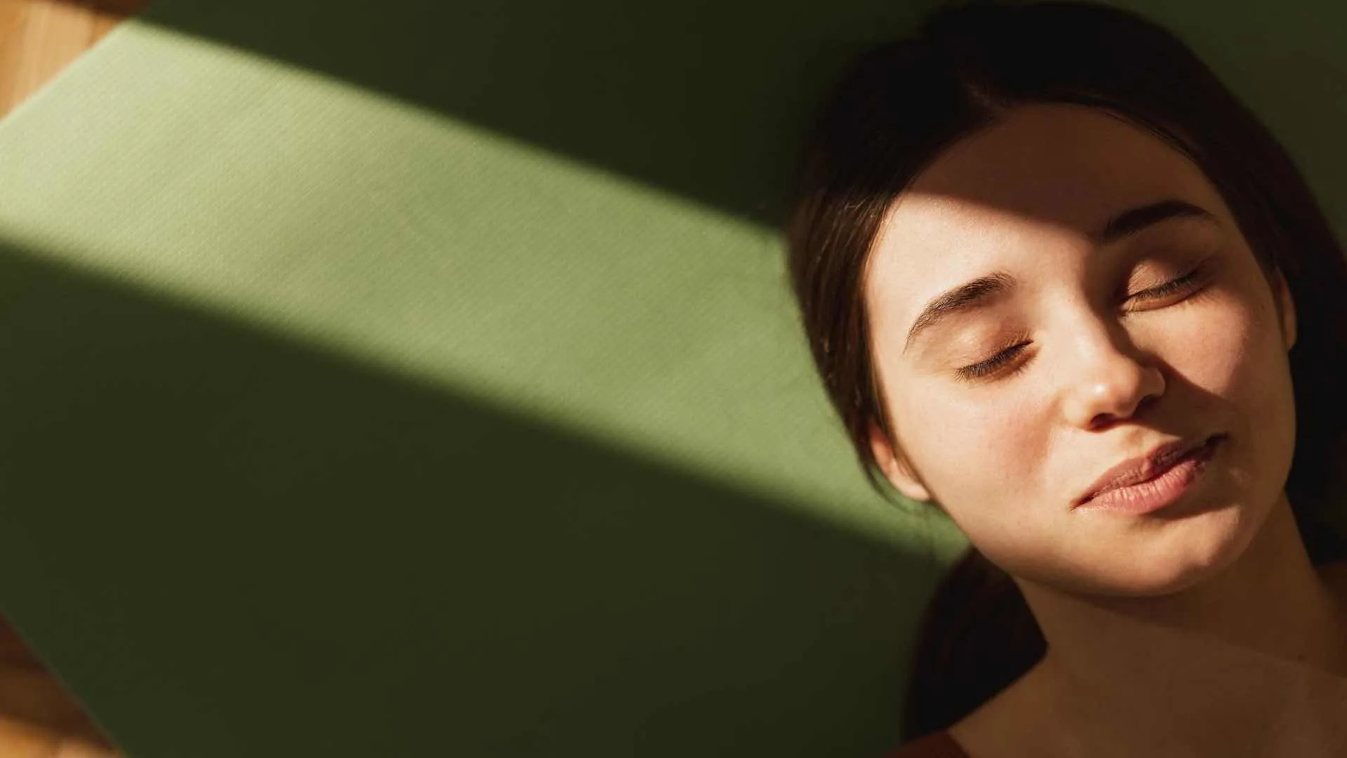 Rutinas minimalistas: por qué tu piel no necesita tanta crema