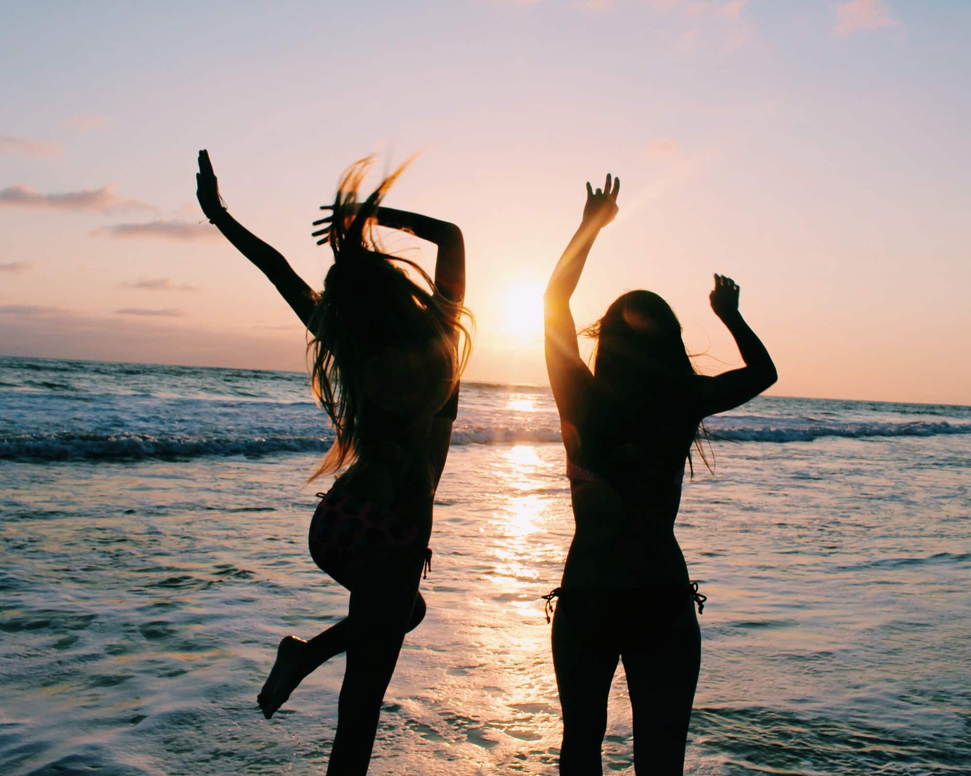 Beach Pictures To Take With Your Best Friend