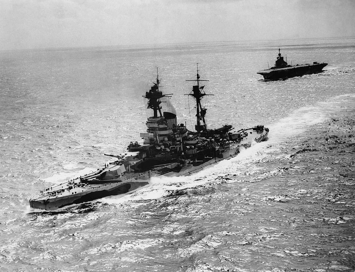 1200px-The_Royal_Navy_during_the_Second_World_War_A11792