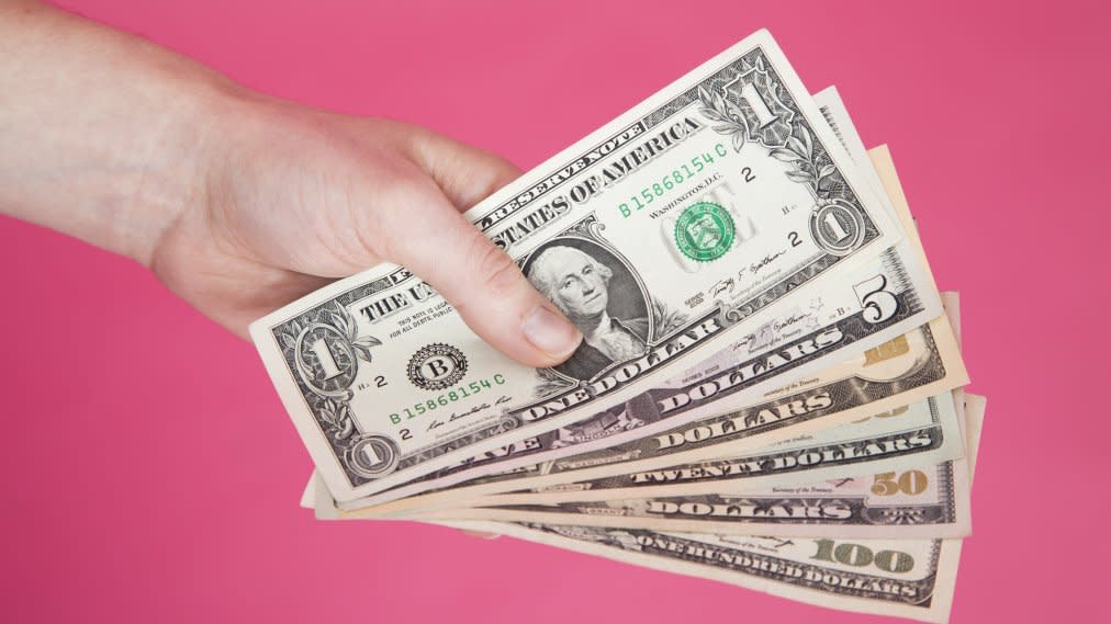 money-dirty-hands-microbes