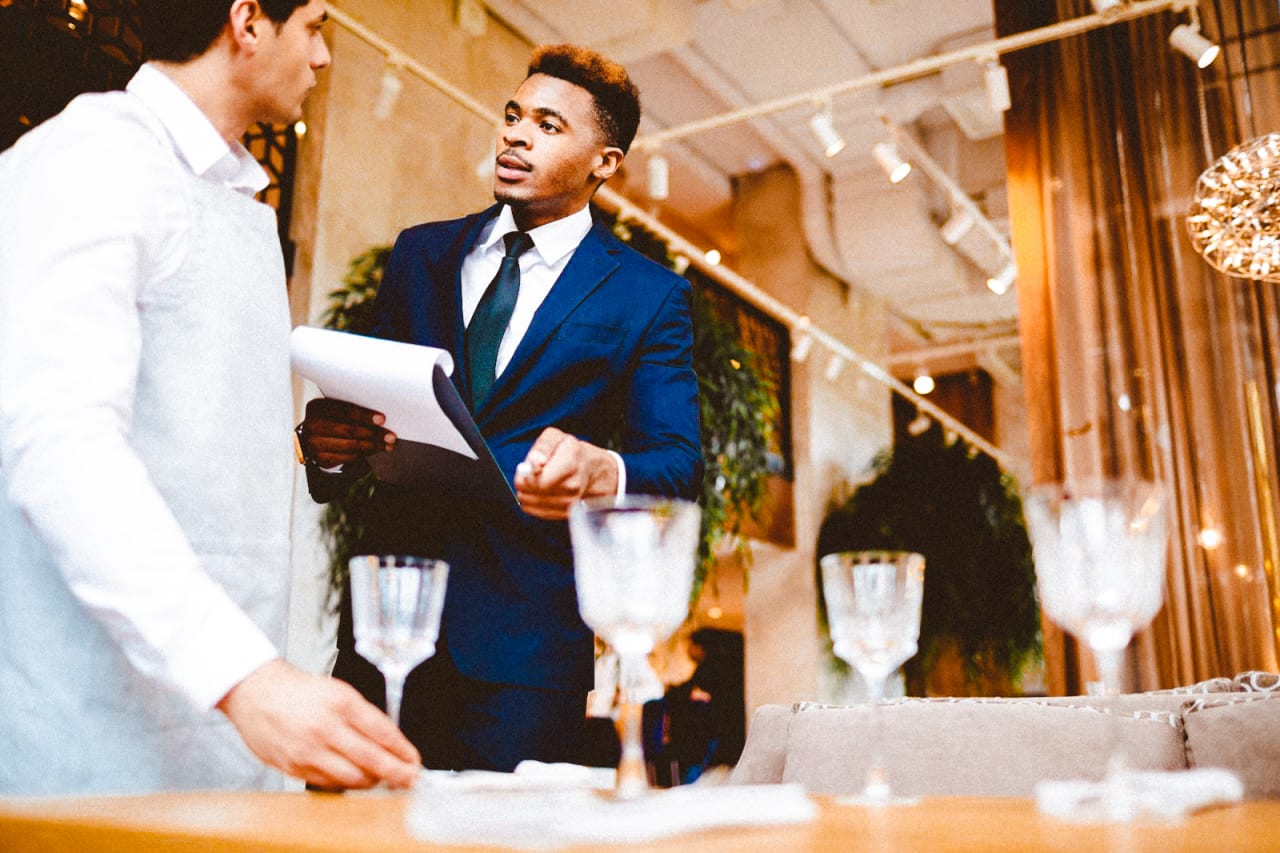 Becoming a Banquet Captain in 2024- Responsibilities + Tips