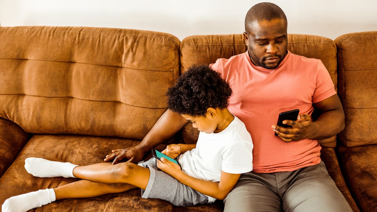 man balancing fatherhood and searching for Gigs to pick up on Gigpro 
