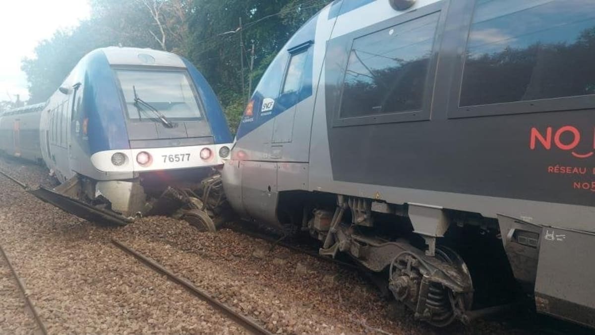 France: 44 Injured in Train Derailment, 18-Year-Old in Critical Condition